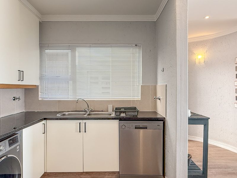 Stunning Modern Apartment with Sea Views in Simbithi Estate - Photo 9