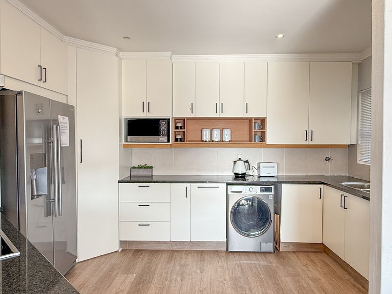 Stunning Modern Apartment with Sea Views in Simbithi Estate - Photo 8