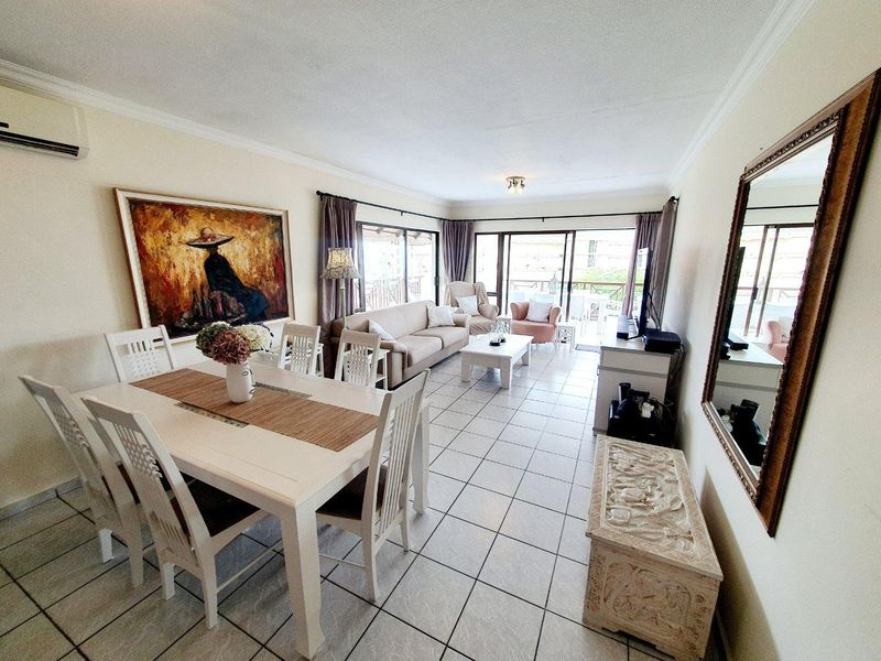 Sophisticated Coastal Penthouse Overlooking the Sea - Photo 9