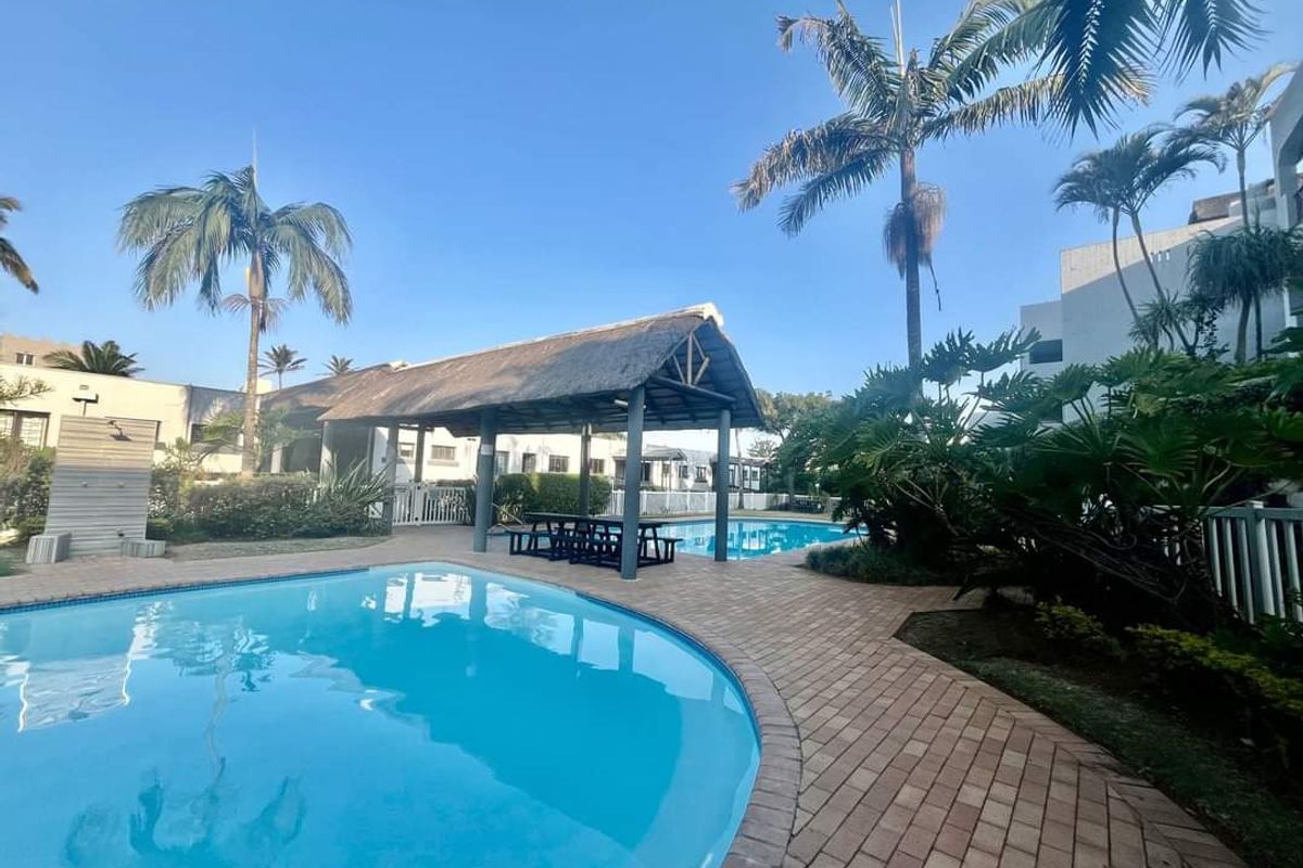 Sophisticated Coastal Penthouse Overlooking the Sea - Photo 4