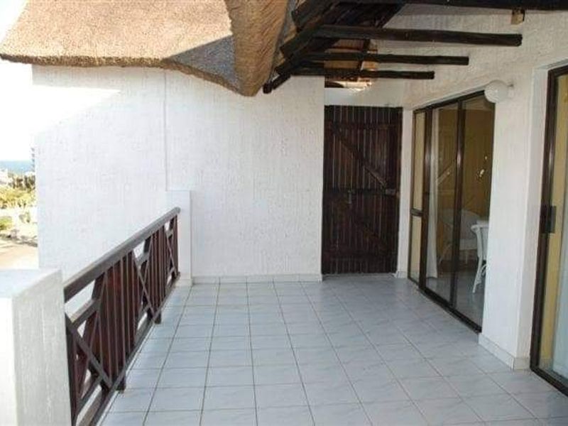 Sophisticated Coastal Penthouse Overlooking the Sea - Photo 8