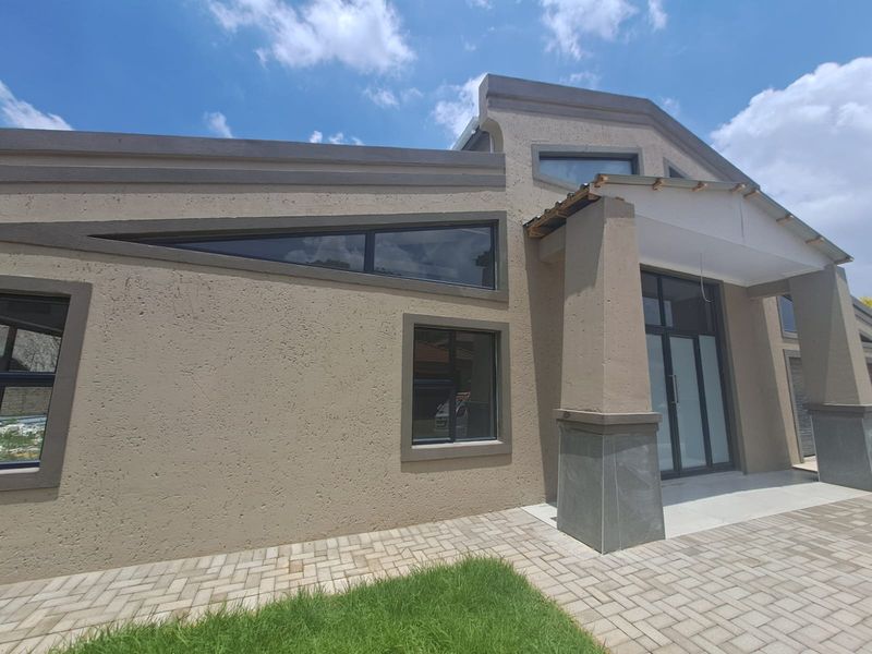 NEWLY BUILT 4 Bedroom Modern Family Home in Arcon Park. In a secure and exclusive complex. - Photo 1