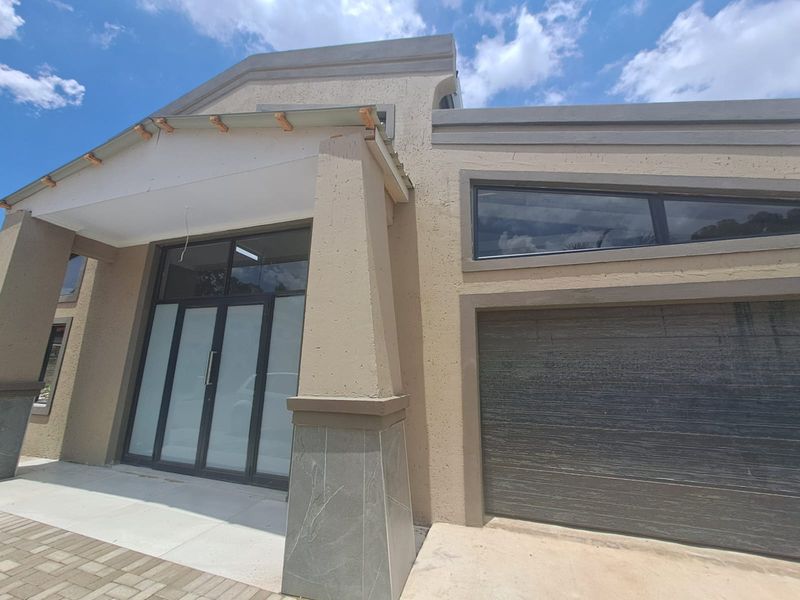 NEWLY BUILT 4 Bedroom Modern Family Home in Arcon Park. In a secure and exclusive complex. - Photo 4