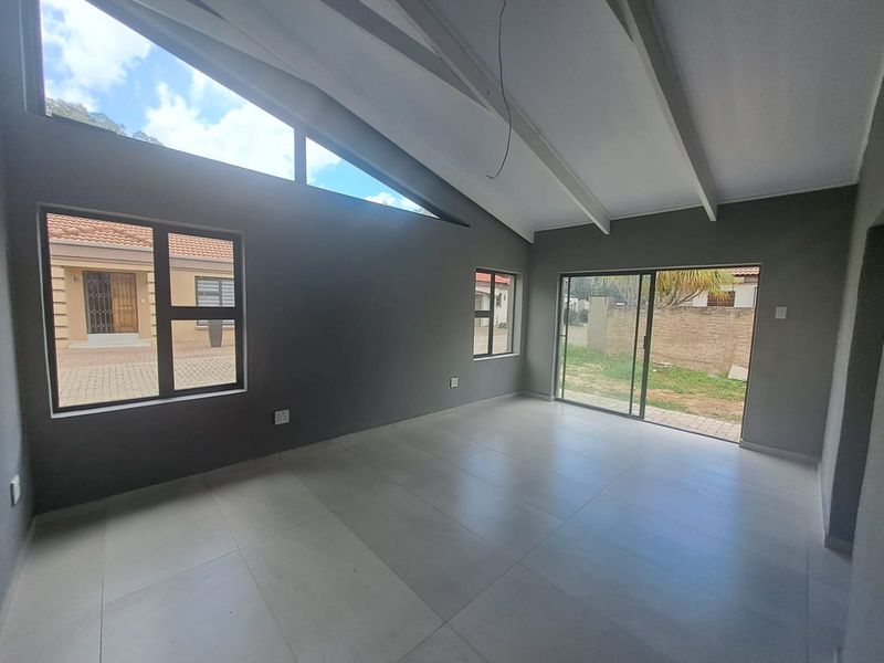 NEWLY BUILT 4 Bedroom Modern Family Home in Arcon Park. In a secure and exclusive complex. - Photo 3