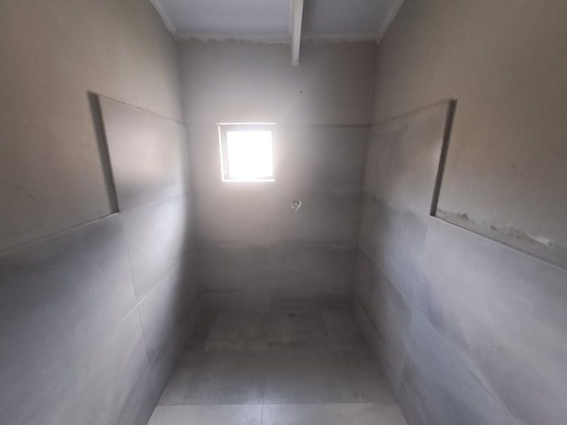 NEWLY BUILT 4 Bedroom Modern Family Home in Arcon Park. In a secure and exclusive complex. - Photo 5