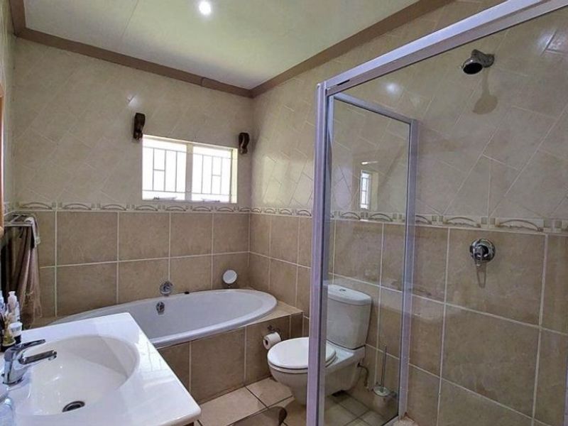 PERFECT Getaway next to the VAAL DAM - Photo 10