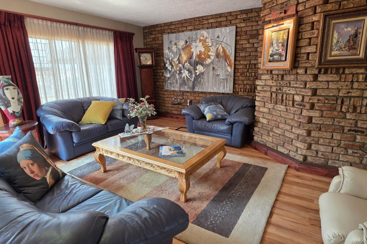 Riverfront Luxury Living – A Rare Find in Three Rivers East - Photo 5