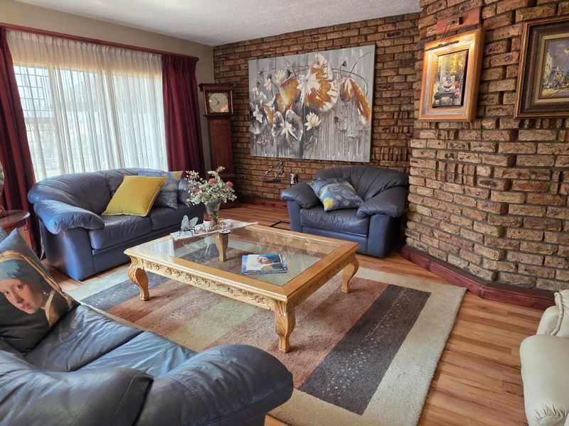 Riverfront Luxury Living – A Rare Find in Three Rivers East - Photo 5