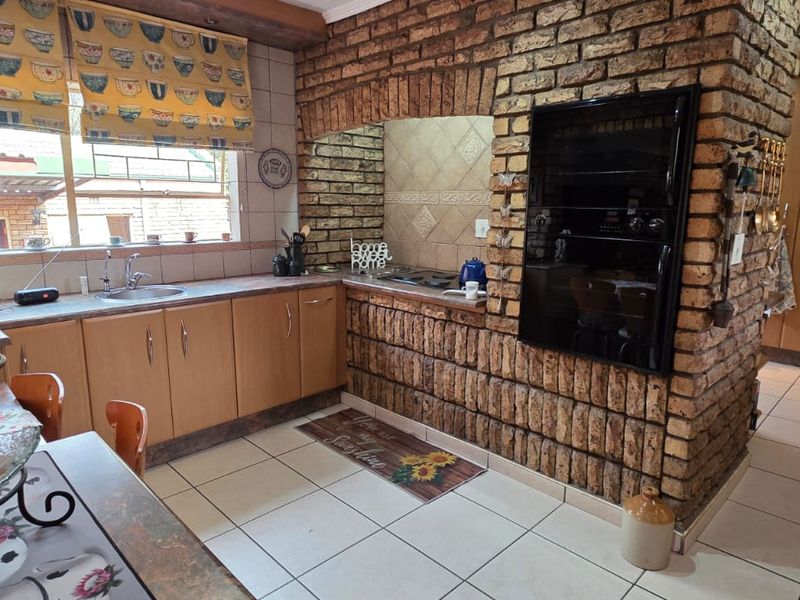 Riverfront Luxury Living – A Rare Find in Three Rivers East - Photo 9