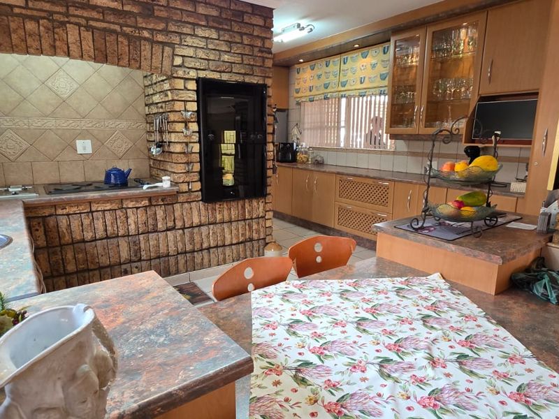 Riverfront Luxury Living – A Rare Find in Three Rivers East - Photo 8