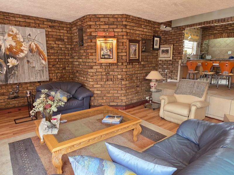 Riverfront Luxury Living – A Rare Find in Three Rivers East - Photo 6