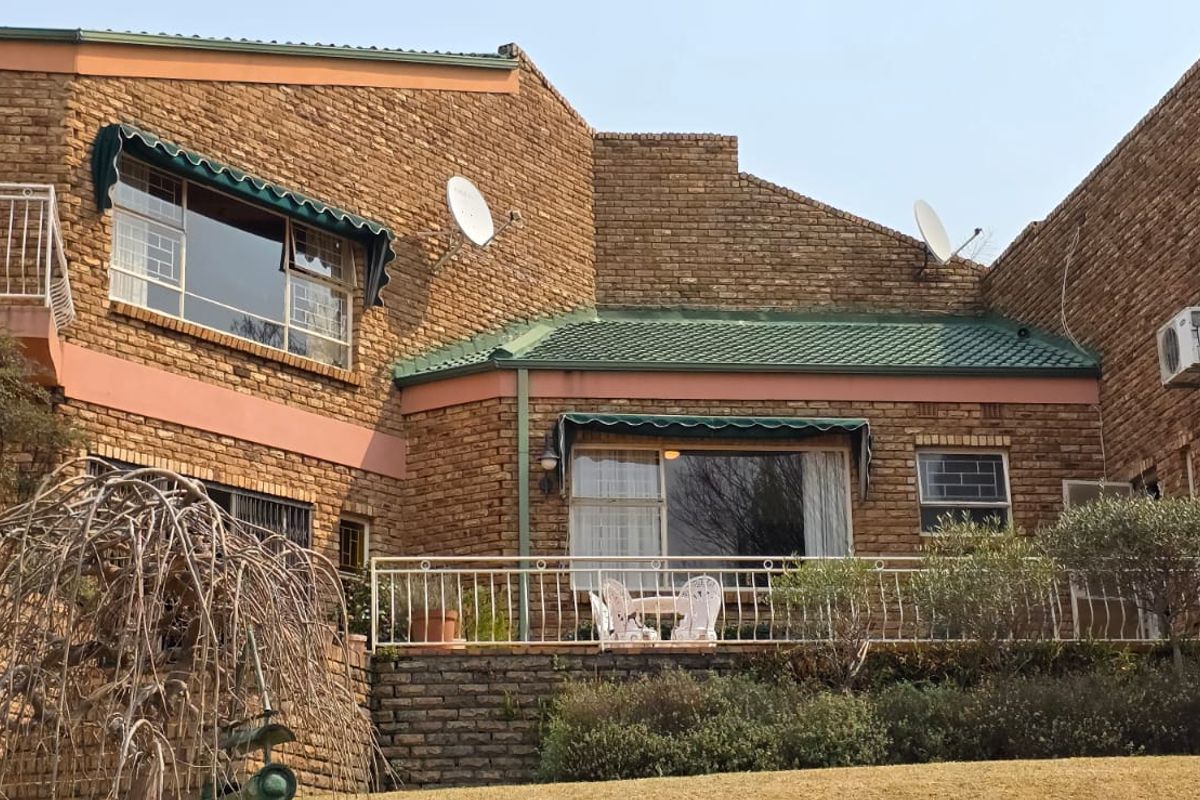 Riverfront Luxury Living – A Rare Find in Three Rivers East - Photo 3