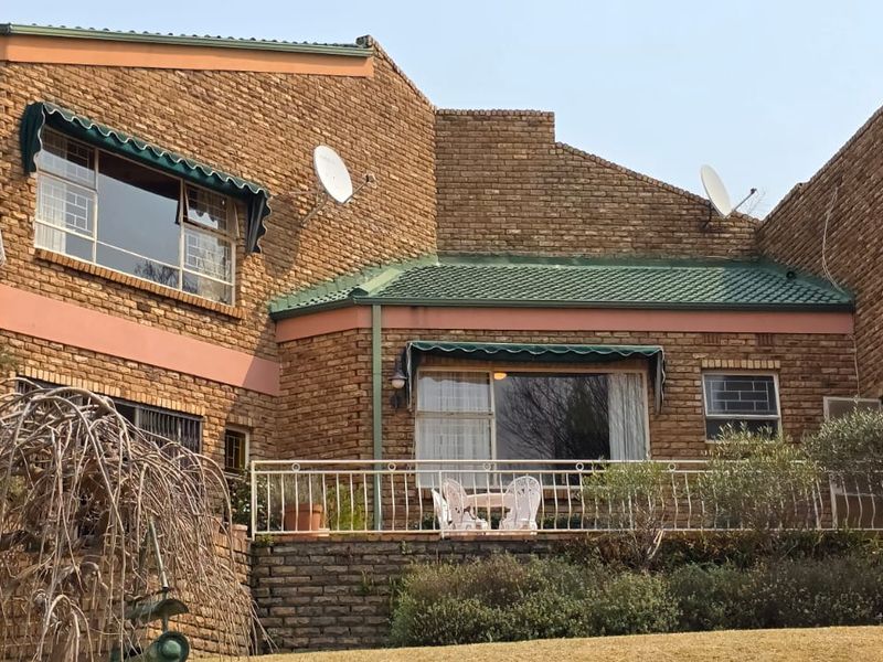 Riverfront Luxury Living – A Rare Find in Three Rivers East - Photo 3