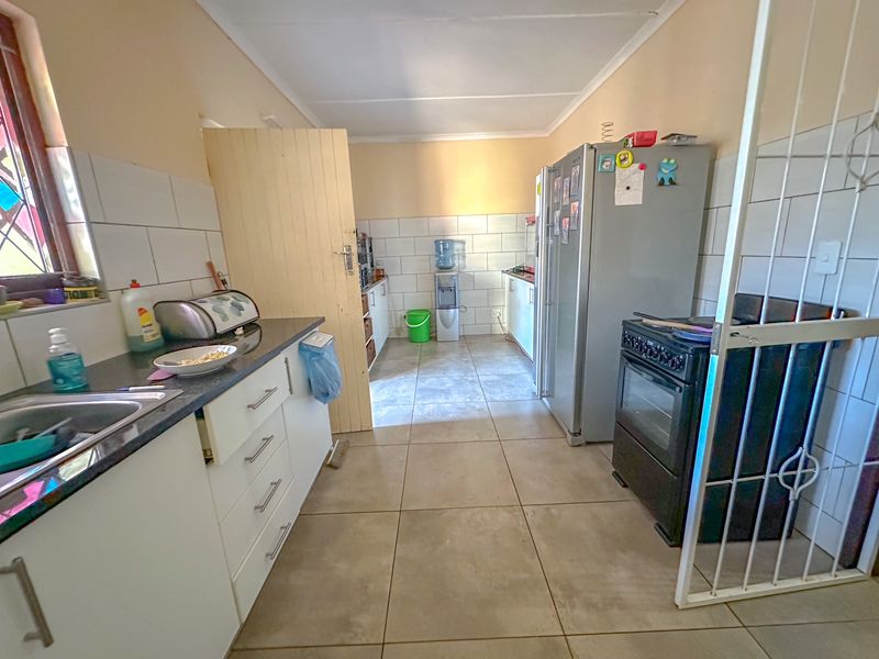 Spacious Family Home with Day Care Rights in Nyala Park - Photo 9