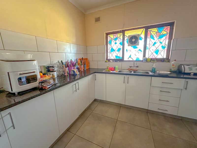 Spacious Family Home with Day Care Rights in Nyala Park - Photo 7