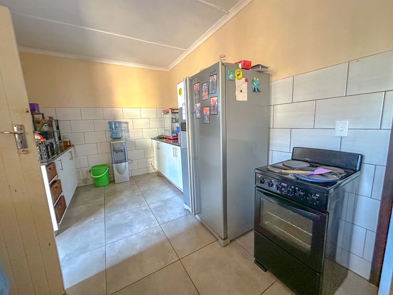 Spacious Family Home with Day Care Rights in Nyala Park - Photo 8