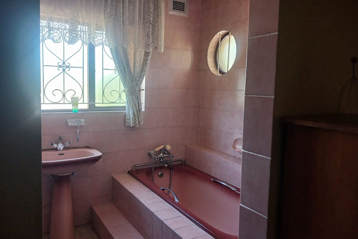 Expansive Family Double Storey  Home - Photo 5