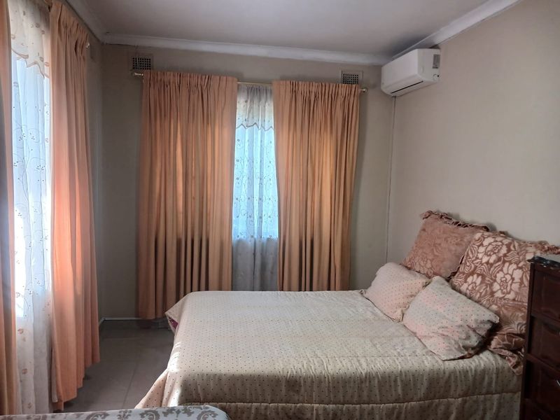 Expansive Family Double Storey  Home - Photo 10