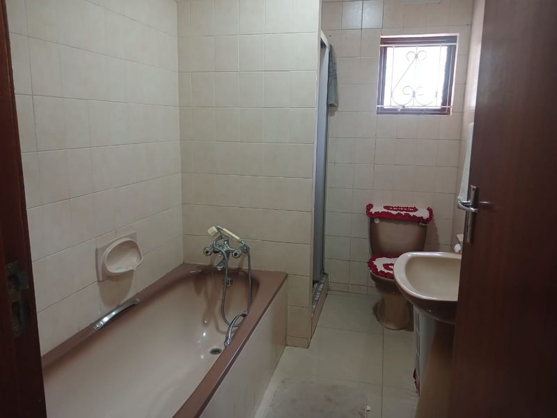 Expansive Family Double Storey  Home - Photo 7