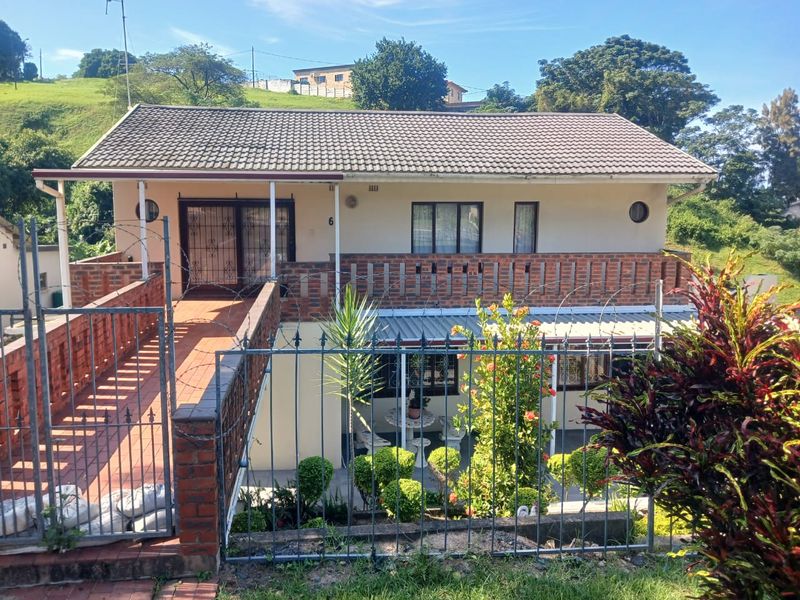 Expansive Family Double Storey  Home - Photo 2