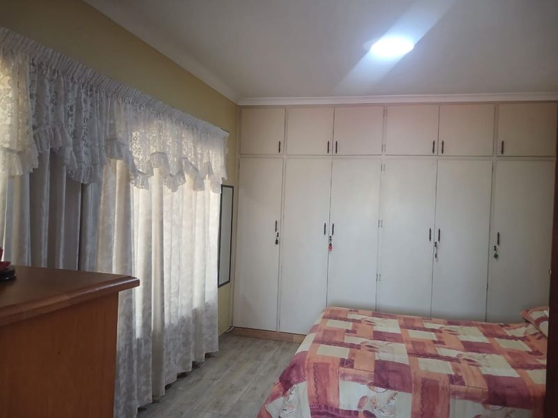 Expansive Family Double Storey  Home - Photo 4