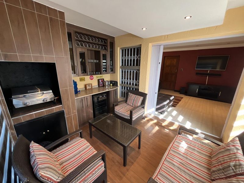 Modern 3 bedroom property for sale in Vaalpark, popular complex, with easy river access and close to - Photo 10