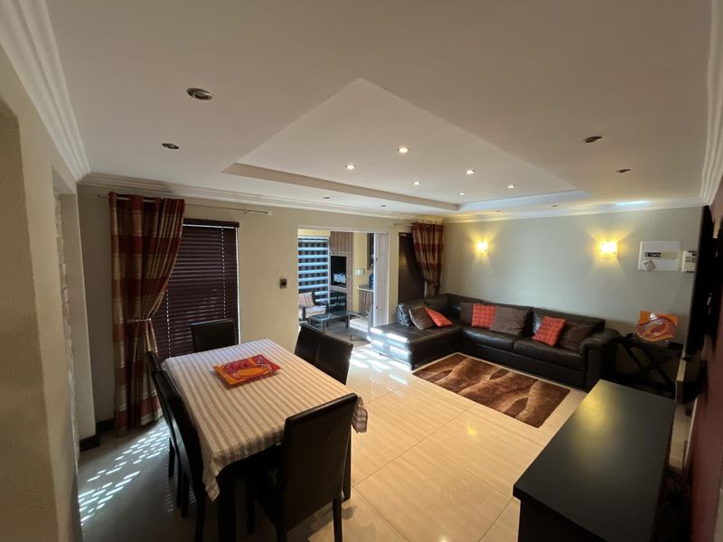 Modern 3 bedroom property for sale in Vaalpark, popular complex, with easy river access and close to - Photo 3