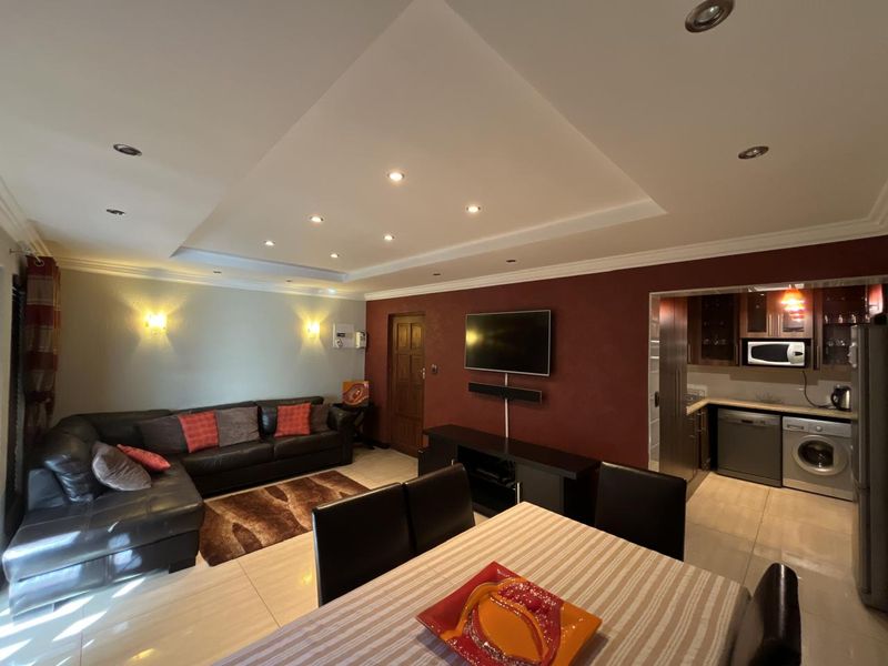 Modern 3 bedroom property for sale in Vaalpark, popular complex, with easy river access and close to - Photo 8