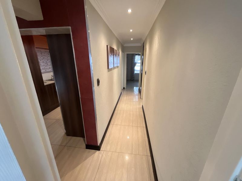 Modern 3 bedroom property for sale in Vaalpark, popular complex, with easy river access and close to - Photo 7