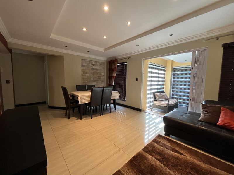 Modern 3 bedroom property for sale in Vaalpark, popular complex, with easy river access and close to - Photo 6