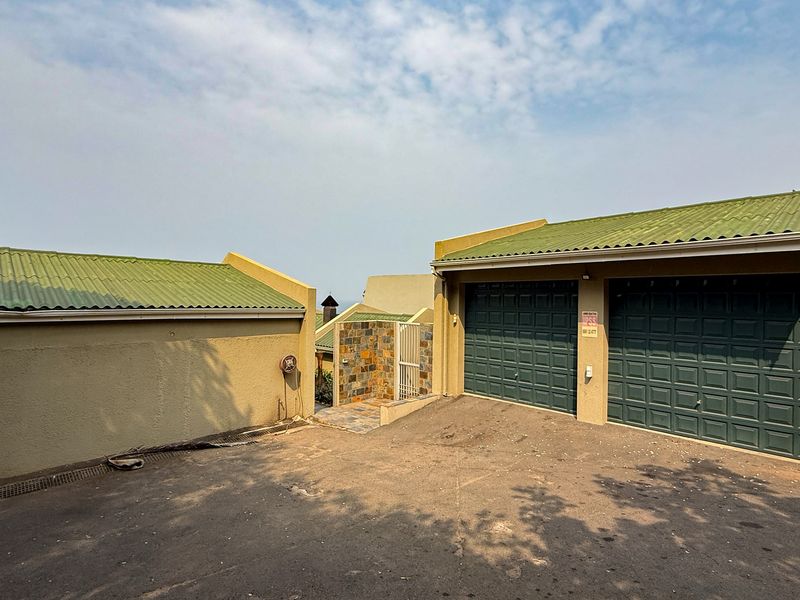 Exquisite Beachfront Living in Sheffield Beach – 3-Bedroom Home with Flatlet and Direct Beach Access - Photo 3