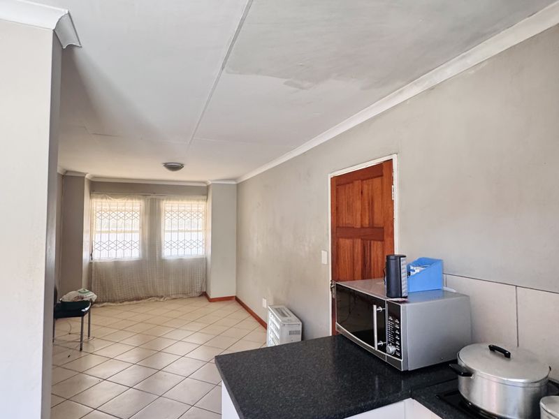 Sole Mandate! Spacious 3-Bedroom Home with Big Yard, Carport and Safe Location - Photo 10