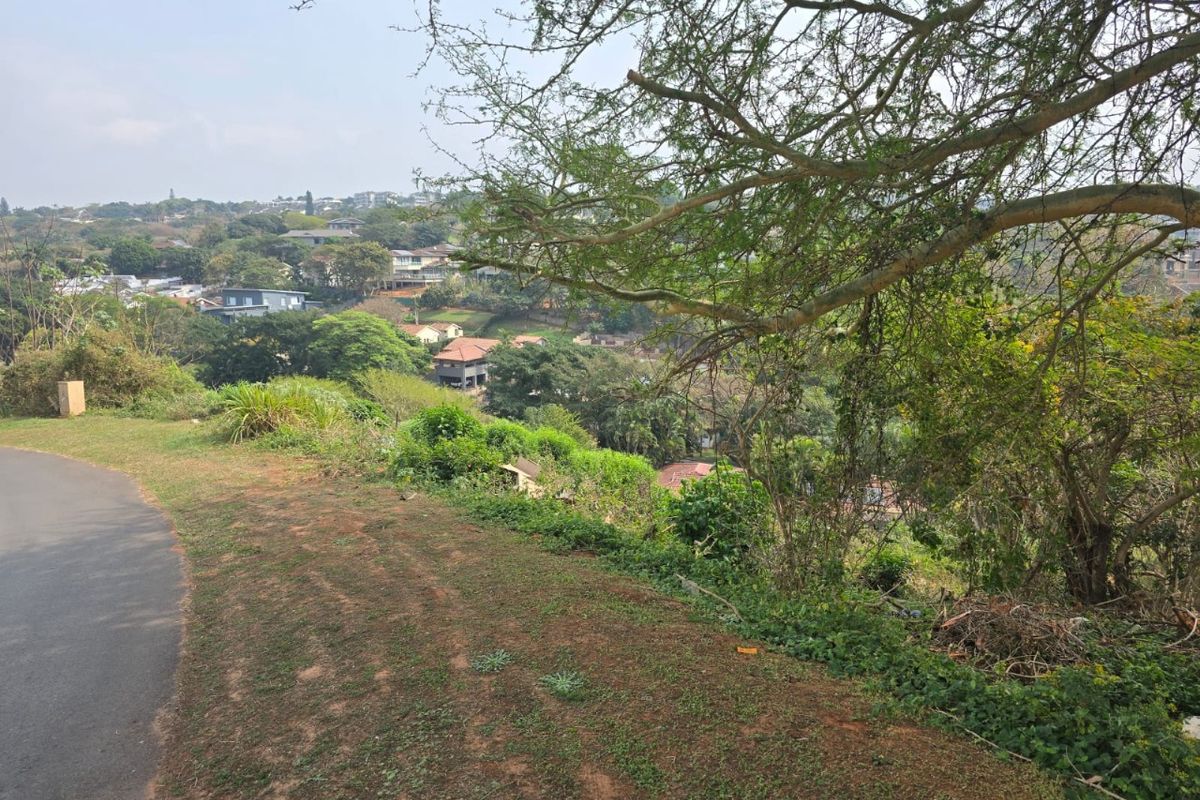 Prime 1025m2 Vacant Stand in Central Ballito – Sea View Potential - Photo 3
