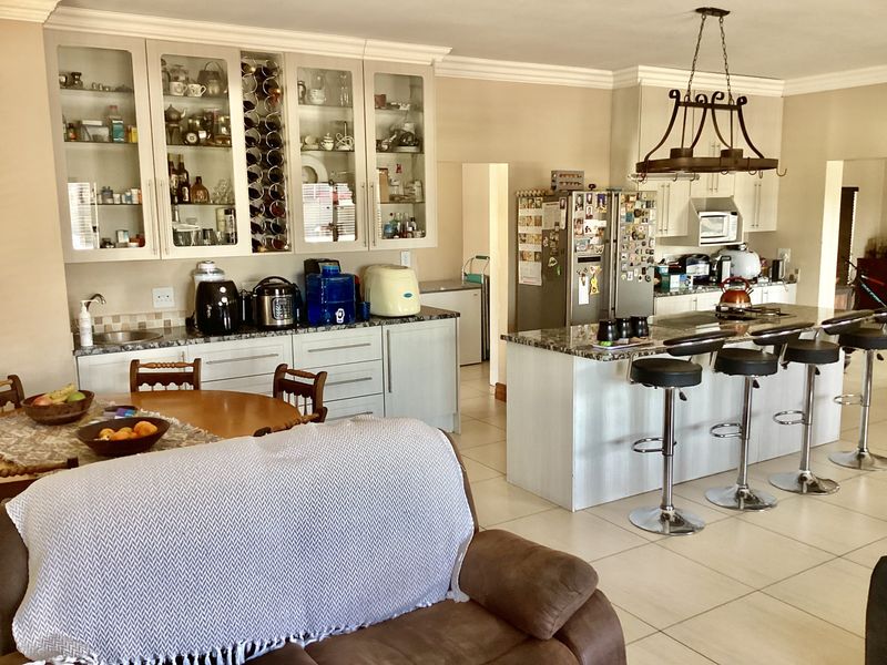 House in Bankenveld golfing security estate. - Photo 9