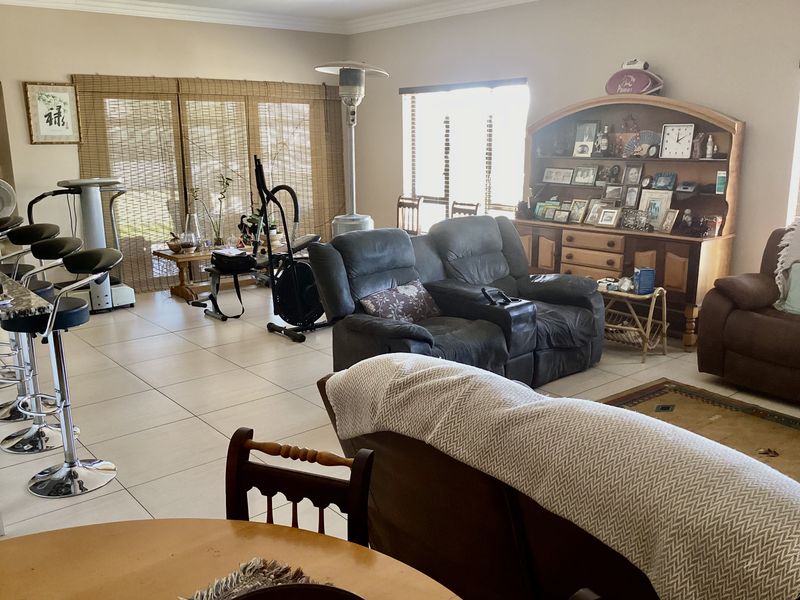 House in Bankenveld golfing security estate. - Photo 10