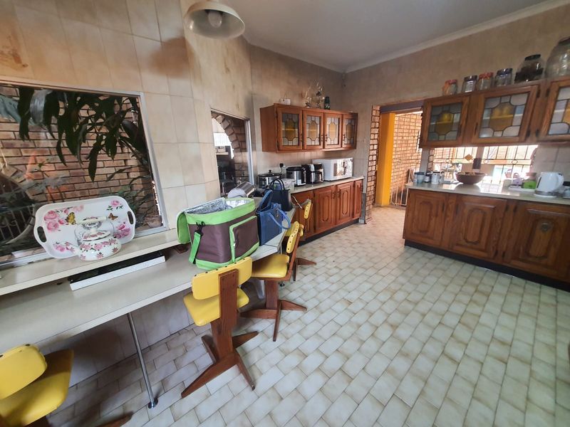 Perfect Buy In SE 3 With A Huge Home With A Unique Layout and A Massive Yard - Photo 9