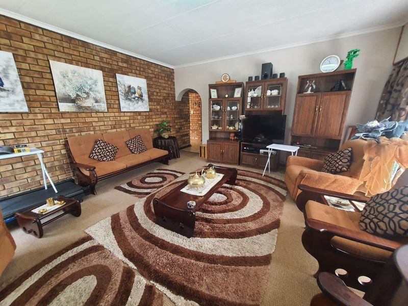 Perfect Buy In SE 3 With A Huge Home With A Unique Layout and A Massive Yard - Photo 7