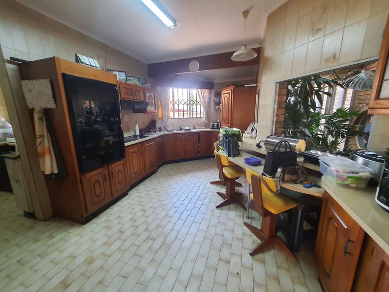 Perfect Buy In SE 3 With A Huge Home With A Unique Layout and A Massive Yard - Photo 8