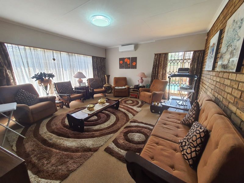 Perfect Buy In SE 3 With A Huge Home With A Unique Layout and A Massive Yard - Photo 6
