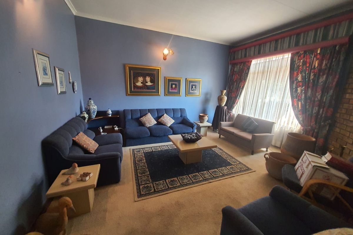 Perfect Buy In SE 3 With A Huge Home With A Unique Layout and A Massive Yard - Photo 2