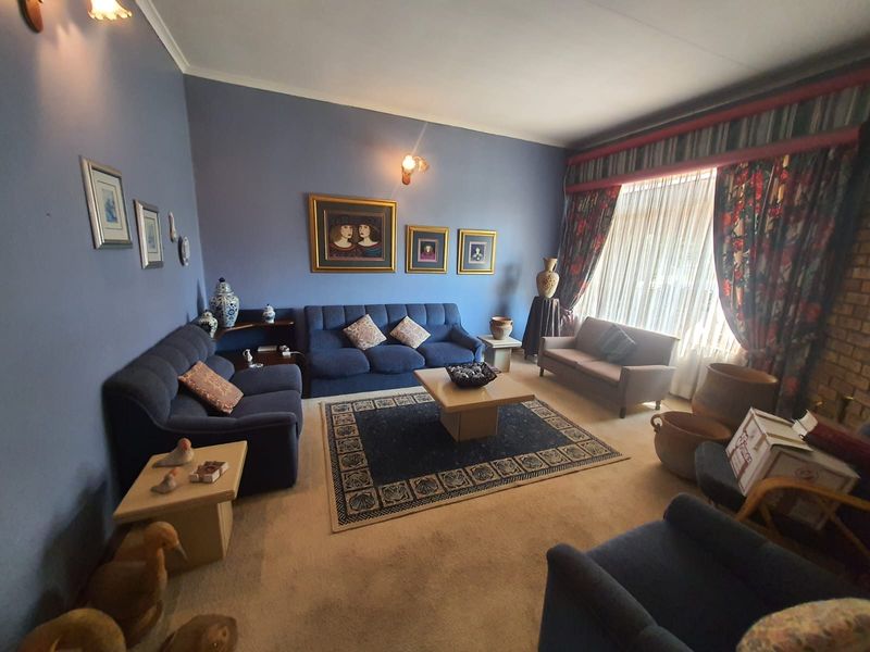 Perfect Buy In SE 3 With A Huge Home With A Unique Layout and A Massive Yard - Photo 2