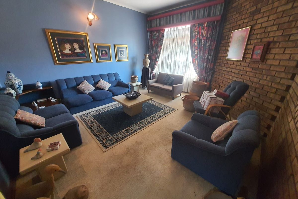 Perfect Buy In SE 3 With A Huge Home With A Unique Layout and A Massive Yard - Photo 3