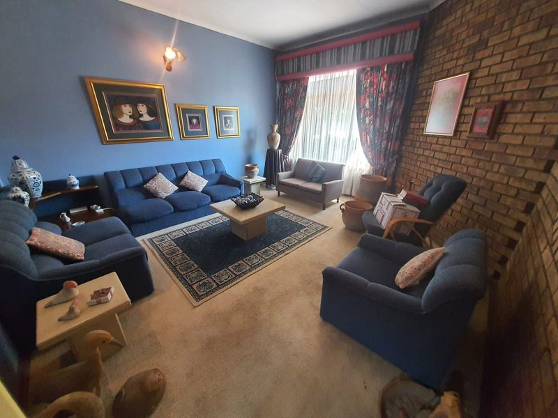 Perfect Buy In SE 3 With A Huge Home With A Unique Layout and A Massive Yard - Photo 3