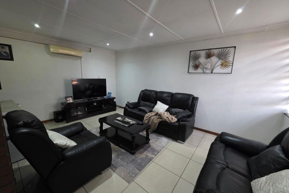 Absolute Stunning House for Sale – Sasolburg - Photo 3