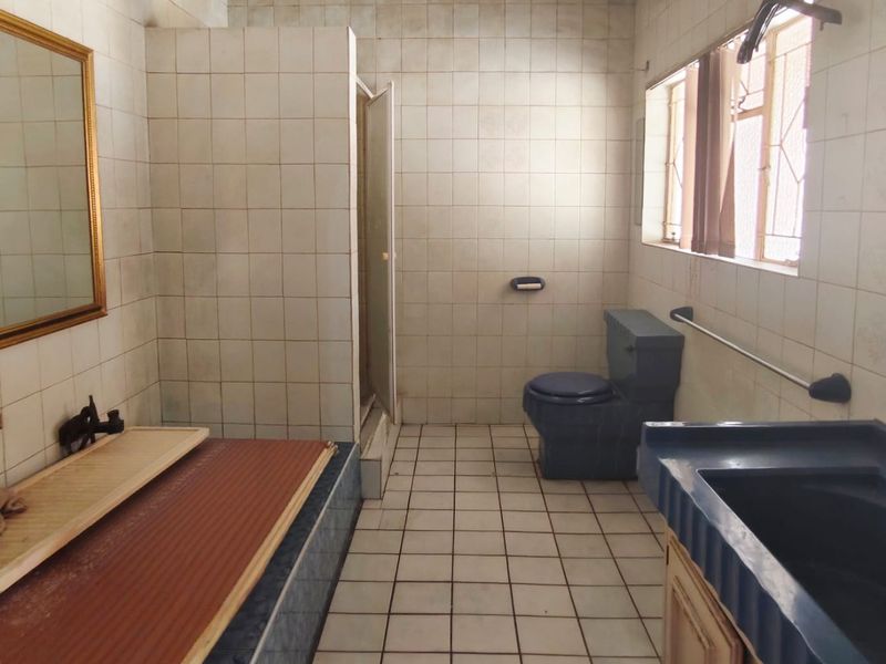 This house is perfectly located within walking distance to Sasolburg central town. - Photo 8