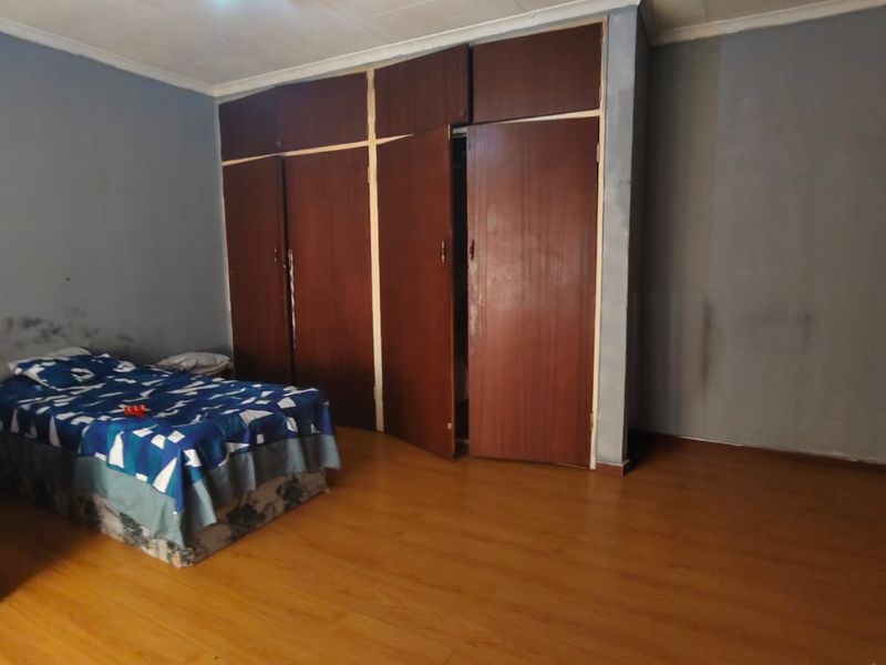 This house is perfectly located within walking distance to Sasolburg central town. - Photo 9