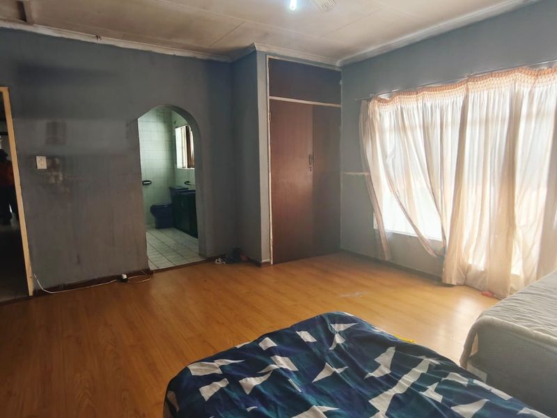 This house is perfectly located within walking distance to Sasolburg central town. - Photo 7