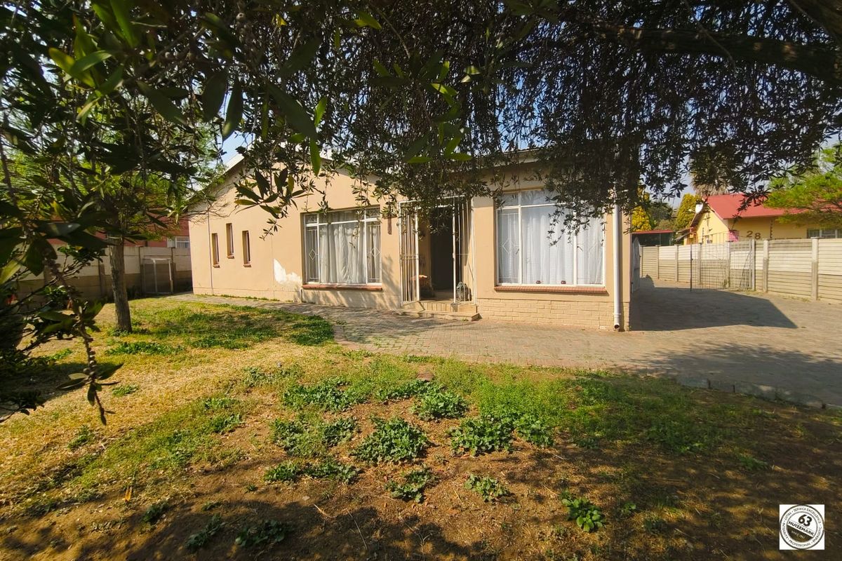 This house is perfectly located within walking distance to Sasolburg central town. - Photo 4
