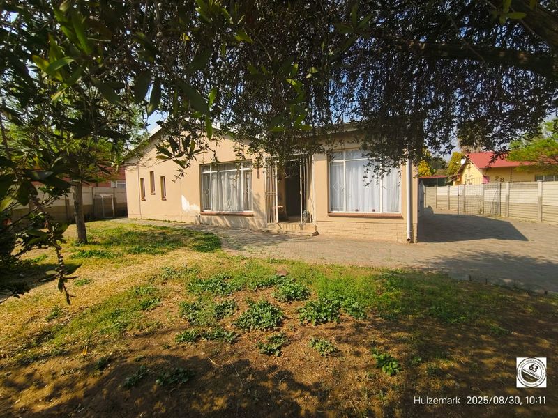 This house is perfectly located within walking distance to Sasolburg central town. - Photo 4