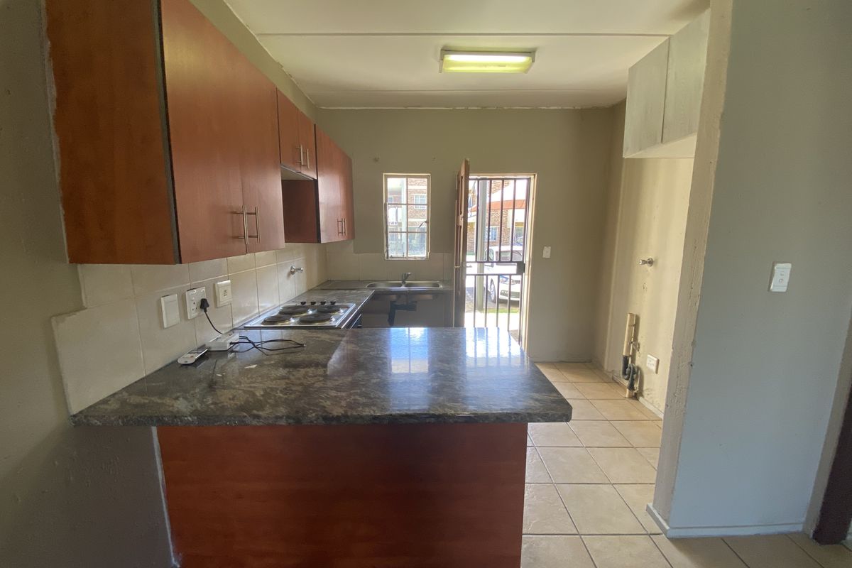 2 Bedroom Apartment in Comet - Photo 5